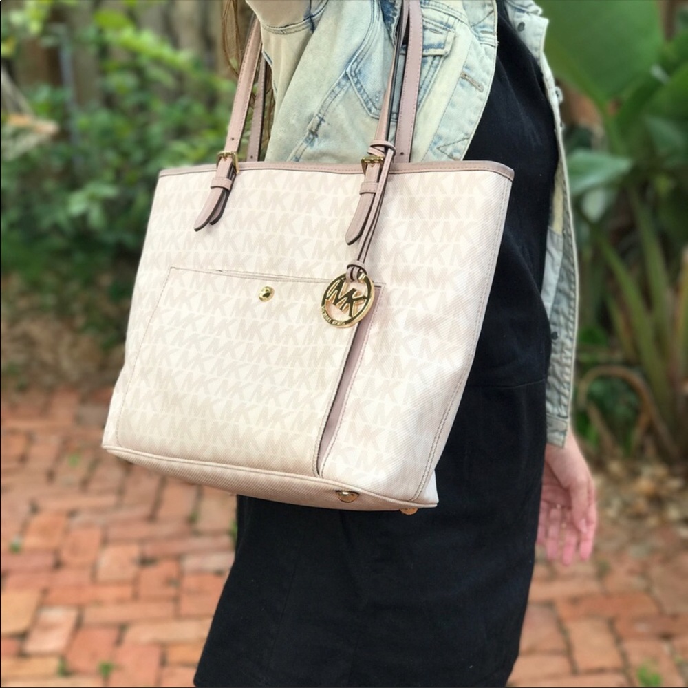 Jet Set Travel Medium Saffiano Leather TopZip Tote